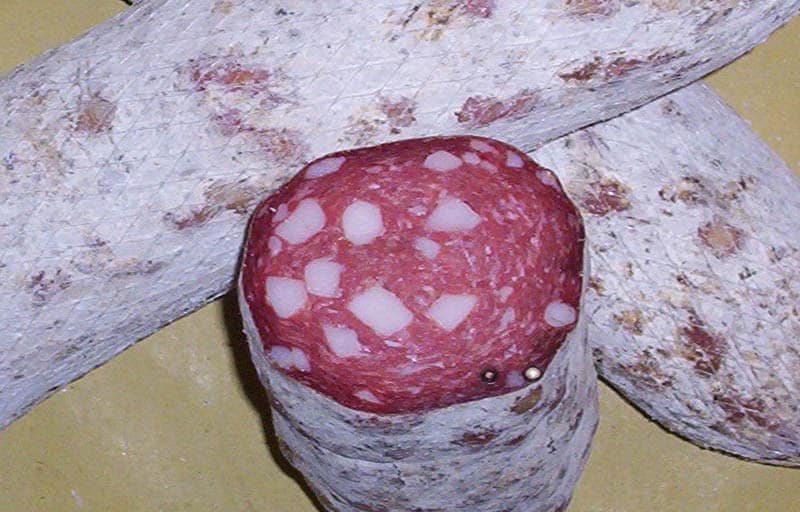 Toskanische Salami mit Würfeln und schwarzem Pfeffer von Felici Salumi