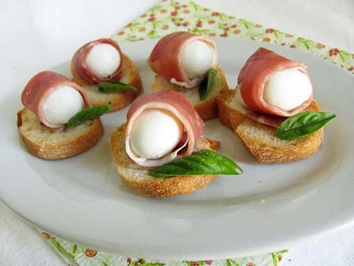 crostini mozzarella prosciutto crudo