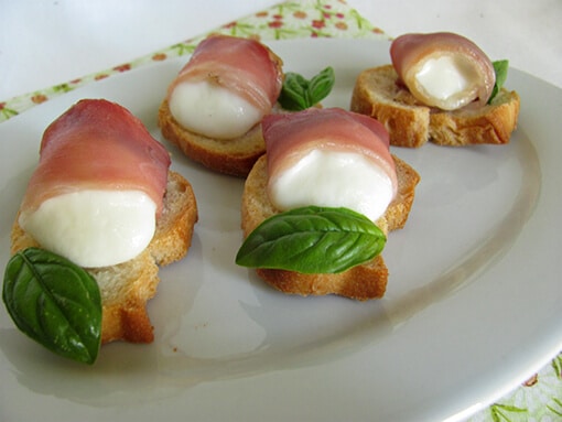 crostini prosciutto