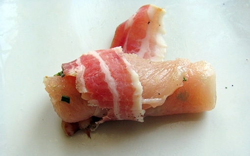 preparazione involtino con pancetta