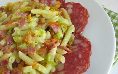 Pasta con fiori di zucca e Salame