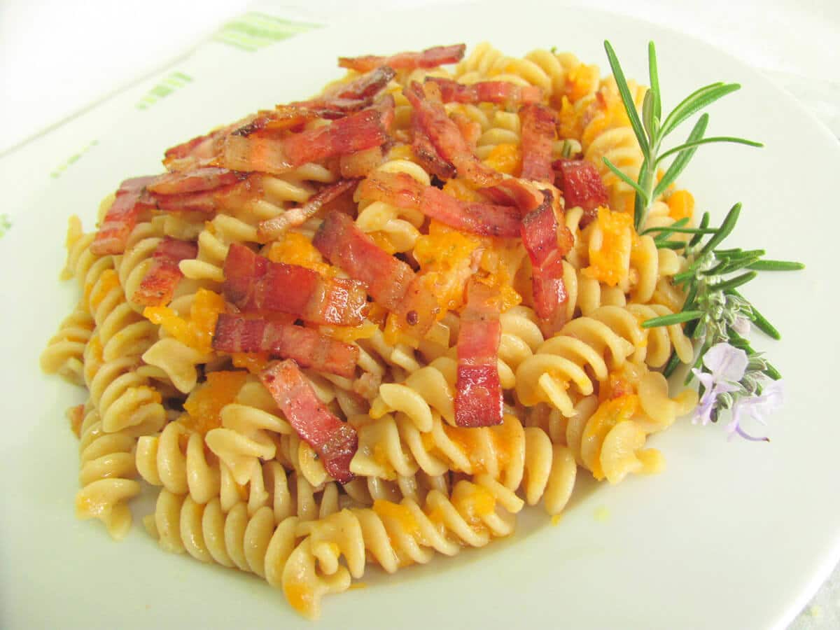 whole wheat fusilli with pumpkin and crispy bacon