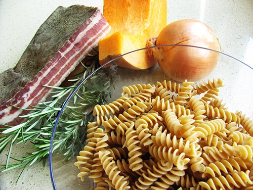 ingredientes fusilli integrales con panceta y calabaza