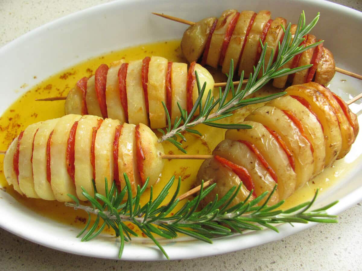 spiedini-in-forno-patate-salsiccia-piccante spiedini in forno salsiccia piccante