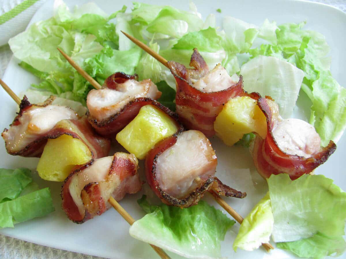 chicken skewers with bacon