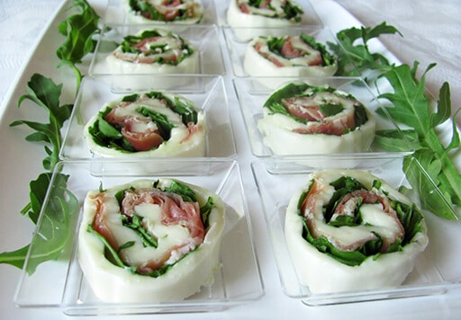 rolls mozzarella and crudo