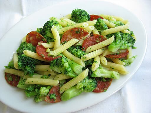 Pennette broccoli e salame piccante