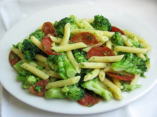 Ricetta penne broccoli e salame piccante